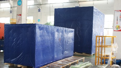 美國客戶訂購的2臺自動噴膠機已發貨！