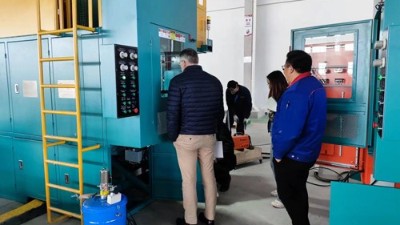 法國汽車橡膠減震客戶到訪 考察安捷倫鏈?zhǔn)絿娔z機