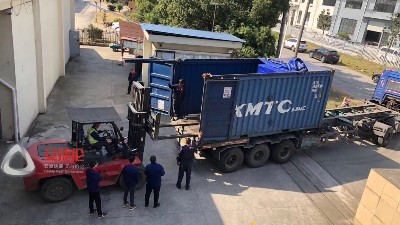 馬來西亞客戶訂購的自動縮徑機、液壓機裝車發貨現場！