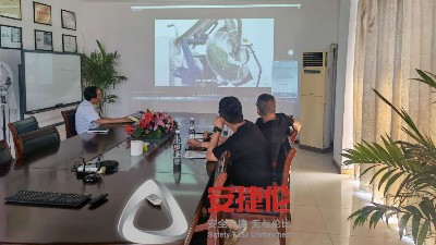 密封件軸承客戶考察滾噴設(shè)備，軸承線性導(dǎo)軌封蓋噴PTFE