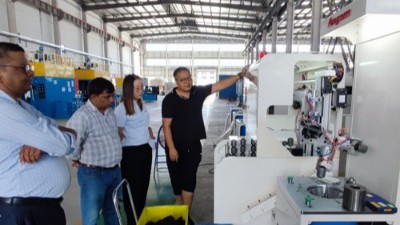 襯套全自動縮徑機(jī)YS63 迎印度橡膠減震客戶現(xiàn)場驗(yàn)收